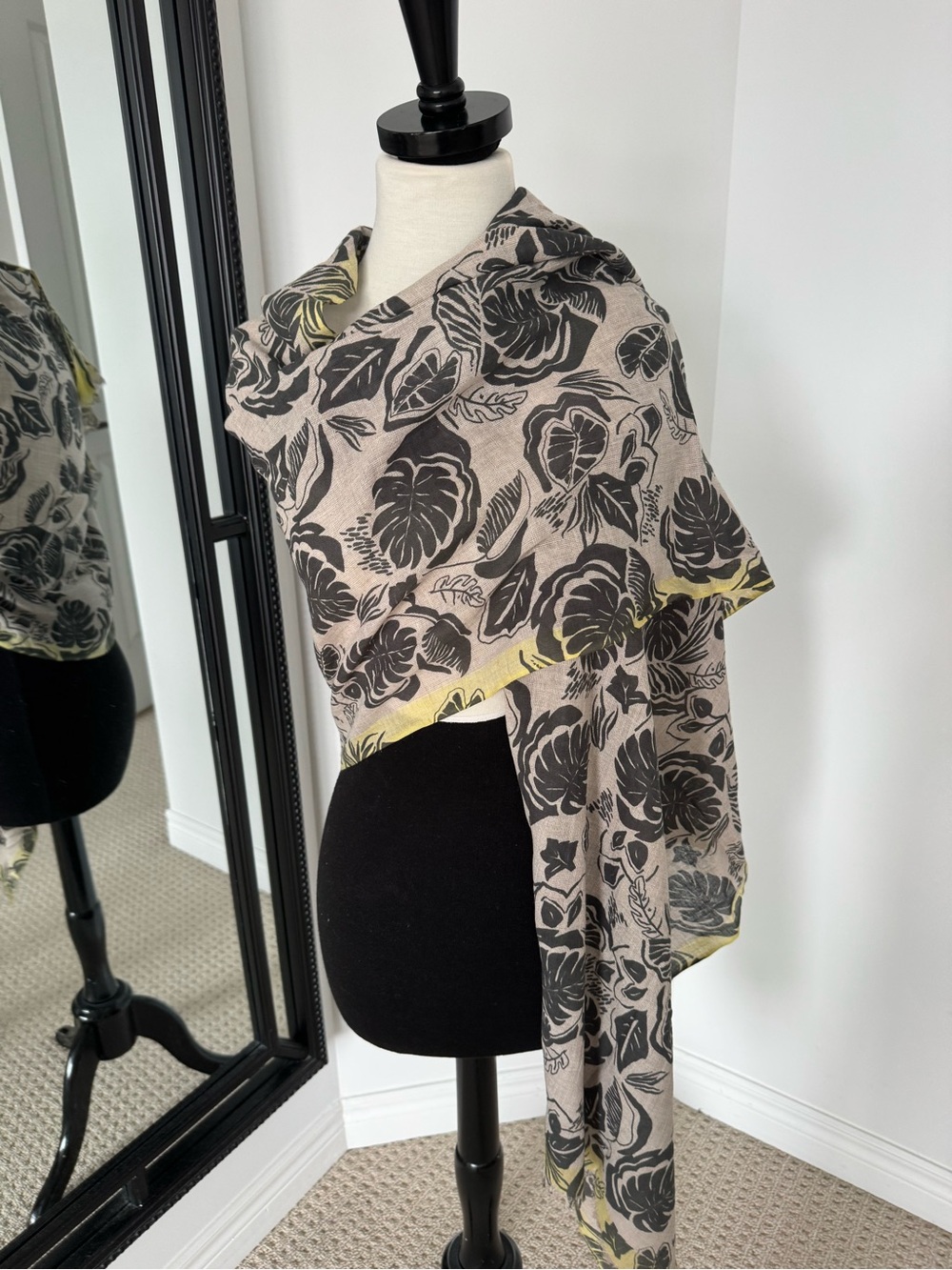 Paris Galleries Lafayette Wrap scarf Botanical Print Yellow Edge Trim nw